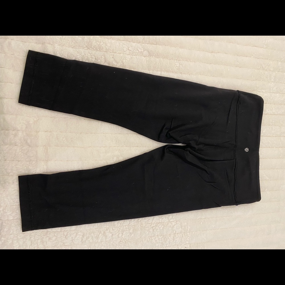 Lululemon black cropped leggings 17”